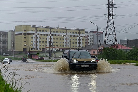 В Магаданской области продолжается дождь с сильным ветром