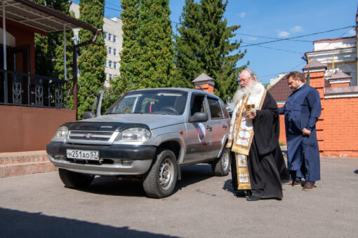 В Орле освятили автомобиль для подразделения ВДВ0