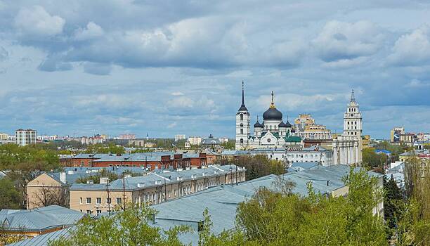 В российском городе потолок 120-летнего жилого дома не выдержал веса строителя