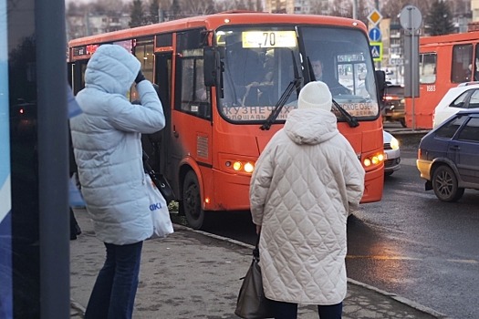 В Салехарде теплые остановки откроют раньше: «Не дело заставлять детей мерзнуть»