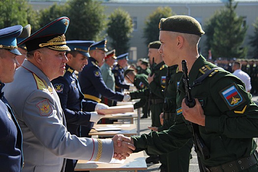 В Твери более 200 первокурсников Военной академии воздушно-космической обороны приняли Военную присягу