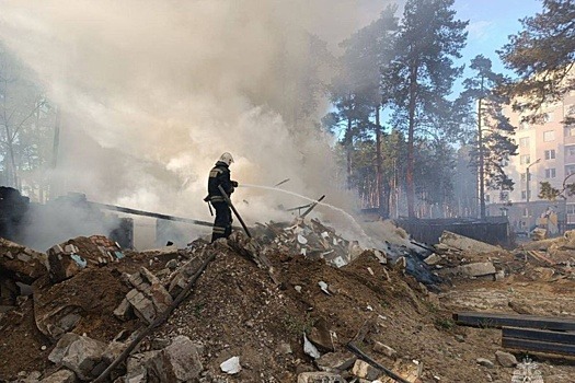 Во Владимире загорелись хозпостройки на площади 2500 квадратных метров