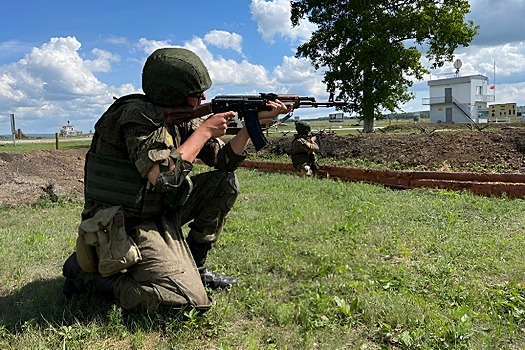 Занятие по тактико-специальной и огневой подготовке с военнослужащими ЦВО прошло под Екатеринбургом