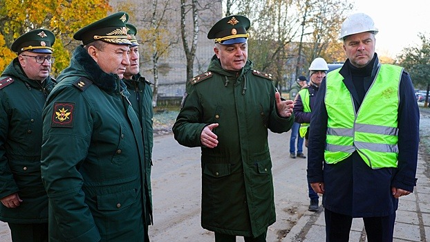 Булыга проверил ход капремонта теплосетей военного городка в Подмосковье