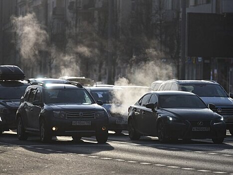 Дептранс Москвы рекомендовал автомобилистам выезжать 1 ноября на зимней резине