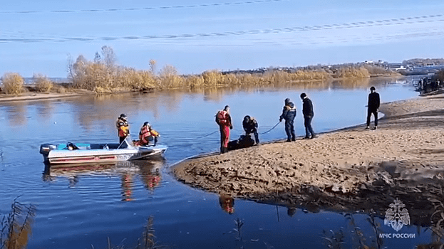 Грузовик с людьми утонул в реке в Красноярском крае, никто не выжил