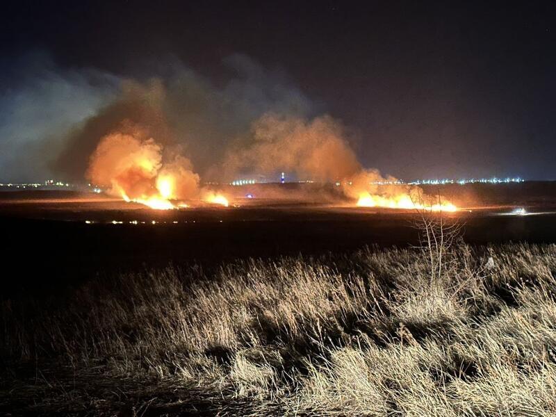 Крупный пожар травы произошел возле села в Забайкалье0