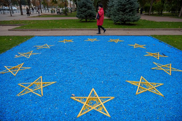 «Сеяли страх и панику» Молдавия проголосовала за вступление в ЕС. Почему половина страны с этим не согласилась?7