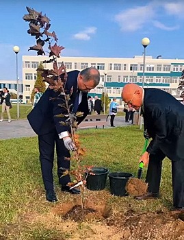 У Калужского филиала МГТУ в день 65-летия появилась Аллея выпускников