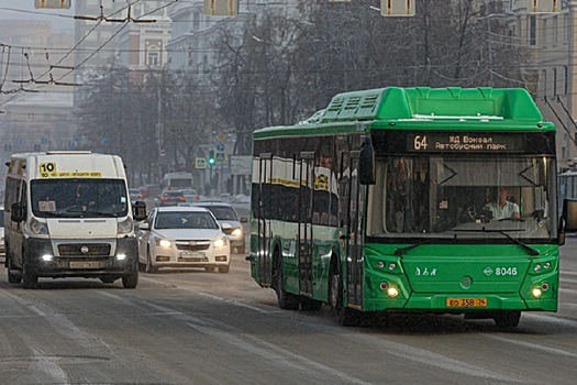 В Челябинске четыре автобуса эвакуировали на штрафстоянку