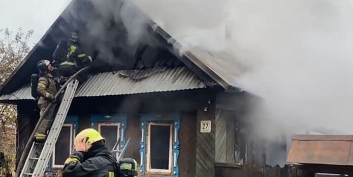 В Ижевске на улице Саранской сгорел частный дом