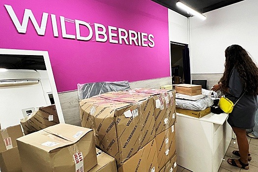 В Казани девушку придавила огромная коробка с Wildberries