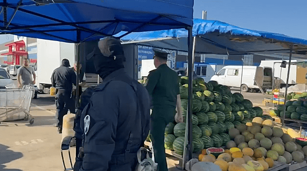 В Оренбурге вручили повестки пятерым уклонистам