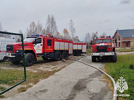 В промзоне на севере Волгограда потушили загоревшийся строительный мусор