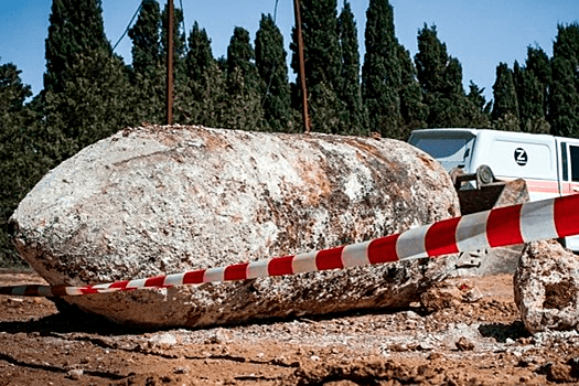 В Севастополе уничтожили трофейную немецкую авиабомбу