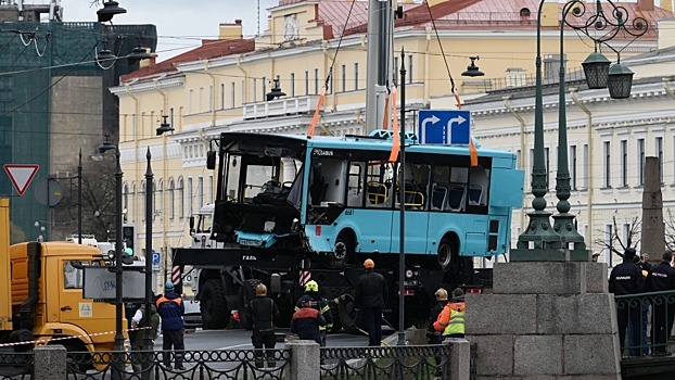 Водителю автобуса, упавшего в Мойку с пассажирами, вынесли приговор