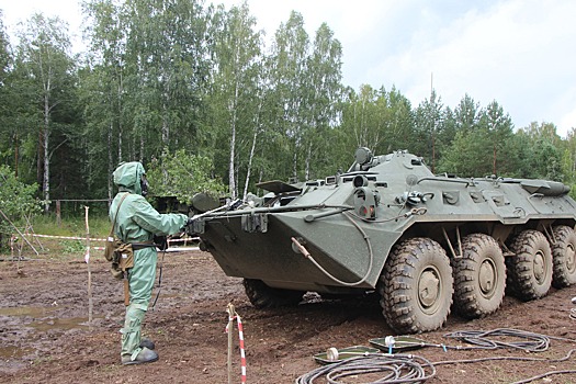 Военнослужащие ЦВО ликвидировали последствия условного химического заражения на полигоне под Екатеринбургом