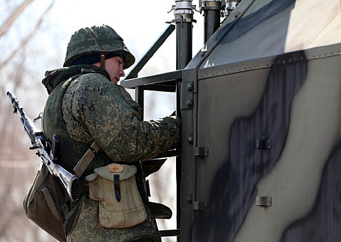 Военнослужащие мотострелкового соединения ЦВО провели тренировку по организации связи под Оренбургом