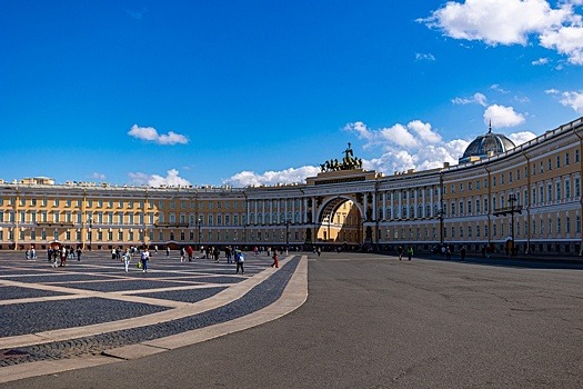 Задержаны трое подростков, забравшихся на арку Главного штаба в Петербурге