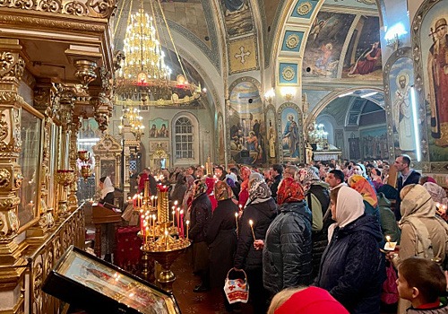 4 ноября в Покровском соборе Самары прошли божественная литургия и крестный ход