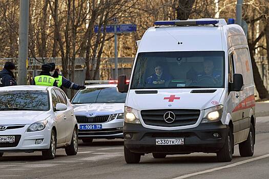 Директор московского автосалона увидел сына с ножницами в руках и сломал ему руку