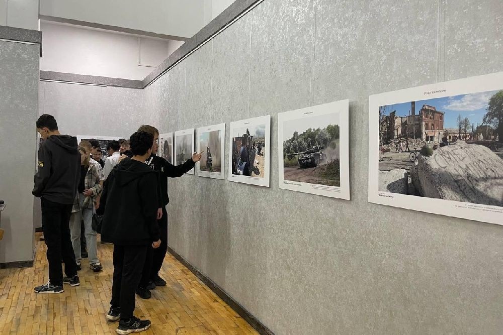 Еще в одном городе Башкирии открылась выставка фотографий военкора 