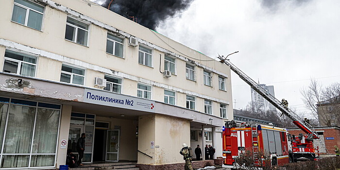 Пожар в поликлинике в центре Екатеринбурга: спасены два человека