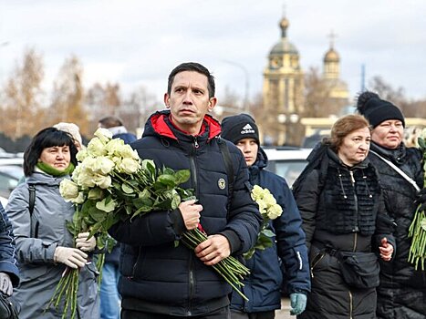 Прощание с журналистом Коробковым-Землянским началось на Троекуровском кладбище