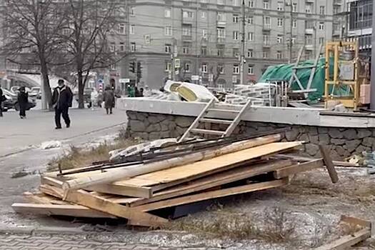 Россиянина во время шторма отбросило на несколько метров и прибило к земле ограждением