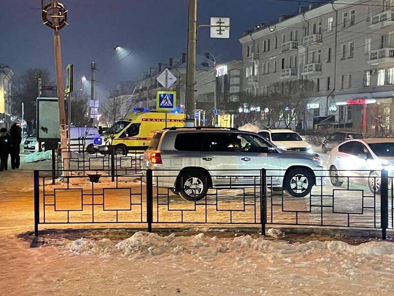 Силовики были замечены у торгового центра в Чите2