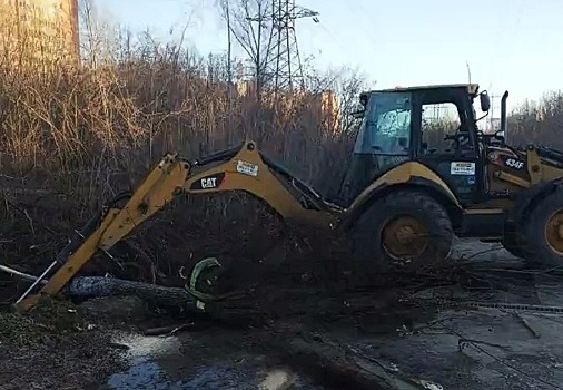 Сотрудники МАСС устранили два затора на реке 2-я Ельцовка в Новосибирске