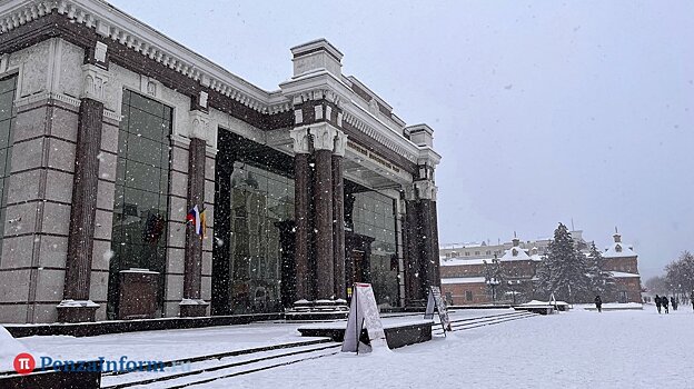 У пензенского драмтеатра установят 3 новогодние световые фигуры