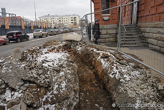 "Уралтрансспецстрой" роет дипломатам новые ямы в центре Екатеринбурга