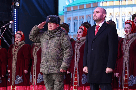 Вячеслав Федорищев в День народного единства обратился к жителям региона на площади Куйбышева