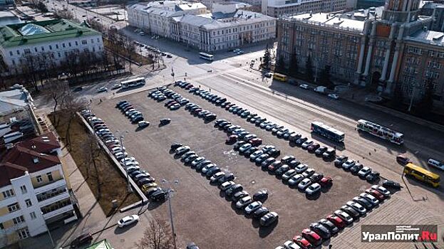 В администрации Екатеринбурга предложили убрать парковку с площади 1905 года