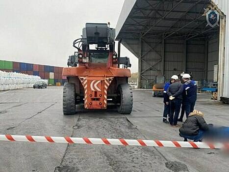 В Калининграде после наезда погрузчика на рабочего возбудили уголовное дело