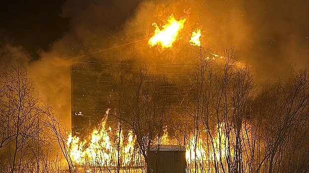 В Лабытнанги сгорел жилой дом