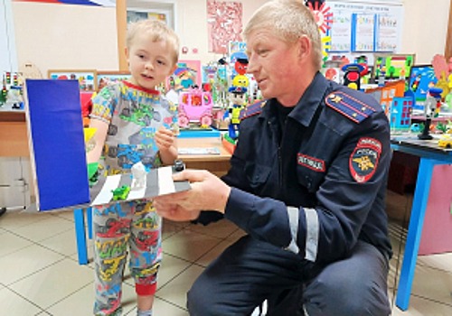 В Липецкой области пропагандировать дорожную безопасность ребятам помогает искусство