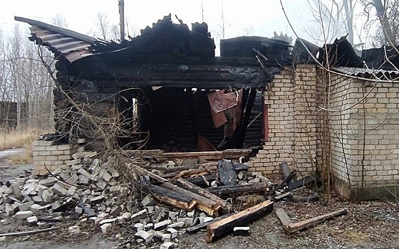 В регионе сгорели заброшенный дом и сарай