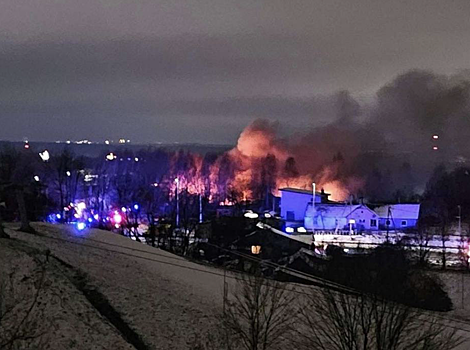 Грузовой самолет упал на жилой дом в Вильнюсе