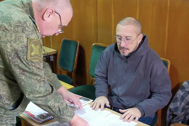 «Встал на защиту города». Певец Данко вступил в добровольческий отряд в Ялте2