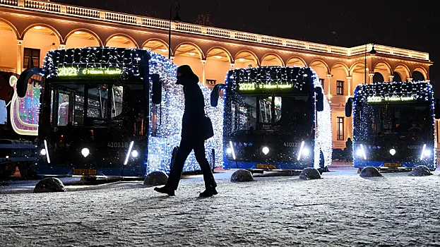 Автовокзалы, автостанции и автобусы Мострансавто украсили к Новому году