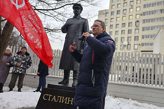 Губернатор Вологодской области открыл в Вологде памятник Сталину