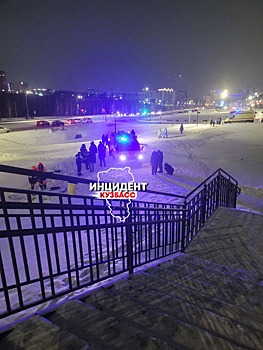 Кемеровчанин провалился в открытый люк в центре города