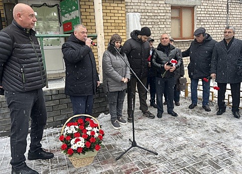 Мемориальную доску участнику СВО установили в Нижнем Новгороде