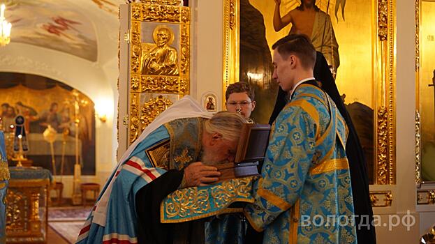 Общегородской молебен перед ковчегом с мощами Петра и Февронии Муромских прошёл в Вологде