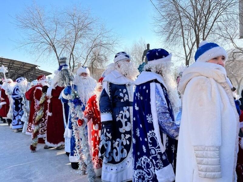 Парад Дедов Морозов и Снегурочек прошёл в Чите0