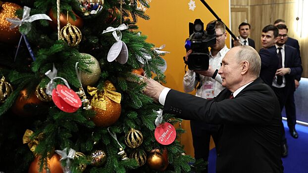 Путин примет участие в новогодней акции «Елка желаний»