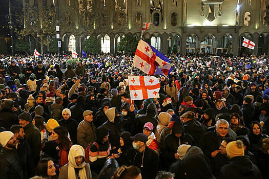 Протестующие перекрыли проспект Руставели в центре Тбилиси