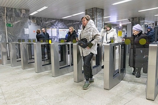 Стало известно, когда пассажиры метро в Петербурге смогут оплачивать проезд «лицом»